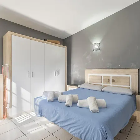 Junto A La Piscina *