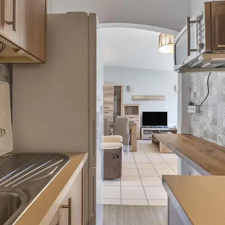 Junto A La Piscina Apartman *