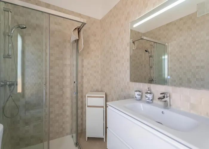 Junto A La Piscina *