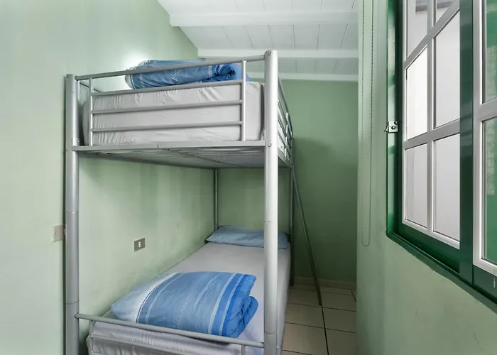 Junto A La Piscina *